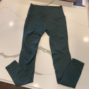 Deep green colored leggings that hold you in!!